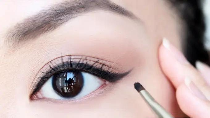 4 Fakta Menarik Tentang Eyeliner