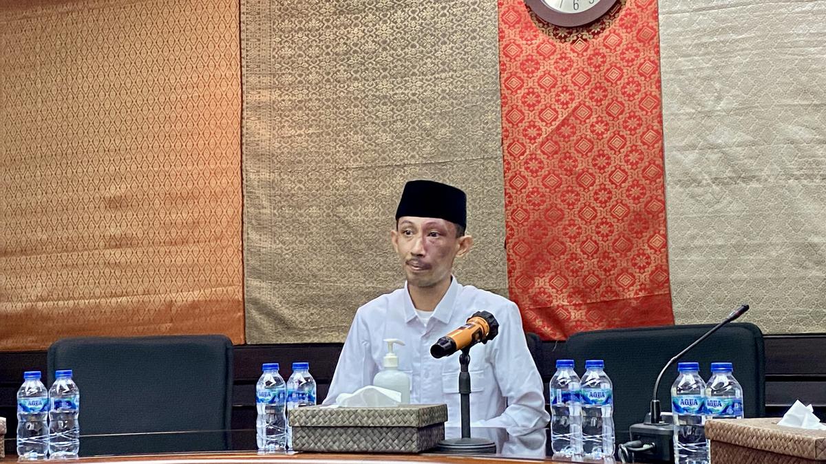 Penampakan Anggota DPRD Jember Disidang Karena Merokok dan Main Game saat Rapat