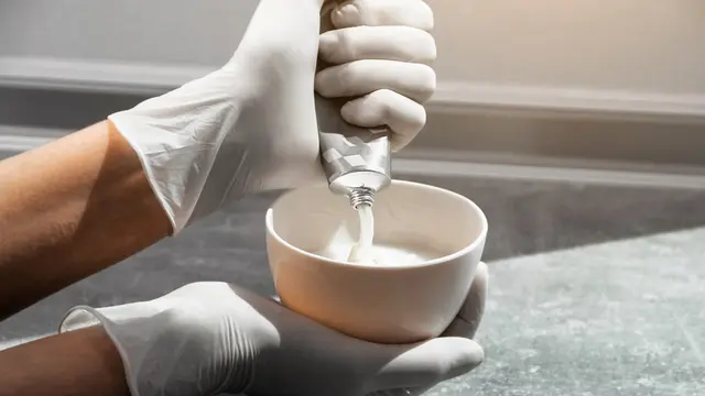 15 Cara Memakai Pewarna Rambut untuk Menutup Uban, Anti Gagal