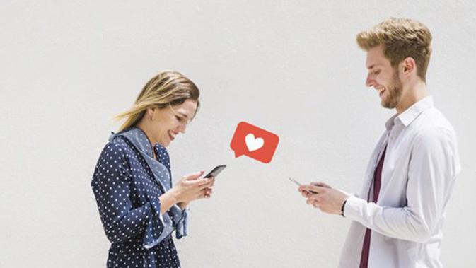 Ini Alasan Kenapa Pria Tak Pernah Chat Duluan Tapi Selalu Balas Chat Kamu Lifestyle Fimela Com