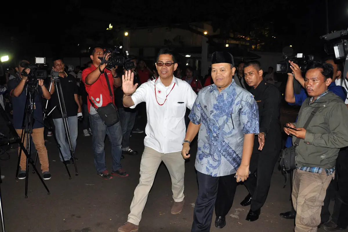 Lambaian Tangan Prabowo Pasca-Ditinggal Ahok