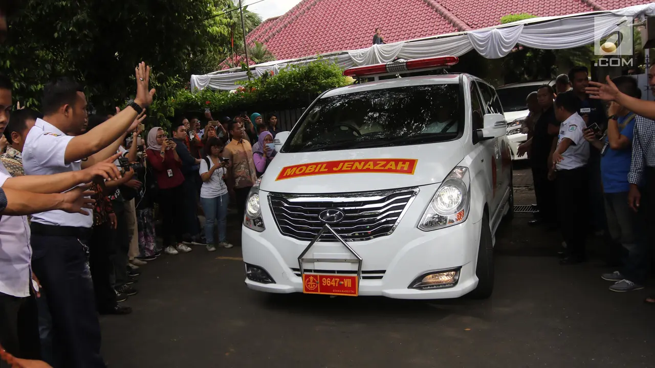 Dibalut Bendera Merah Putih, Jenazah Probosutedjo Diberangkatkan Menuju Yogyakarta