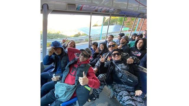 Deddy Corbuzier juga bertemu dengan keluarga Uya Kuya yang juga tengah menghabiskan momen liburan di Amerika.