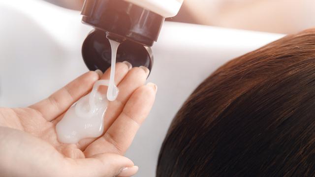 Shampo Anti Ketombe, Kenali Manfaat dan Cara Memilih Produk yang Tepat