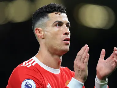 Cristiano Ronaldo lagi-lagi keluar sebagai penyelamat Manchester United dari kekalahan saat menjamu Chelsea di hadapan publik sendiri. (AFP/Lindsey Parnaby)