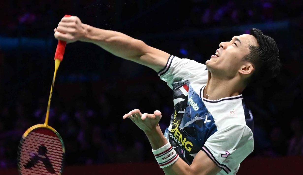 Jonatan Christie menambahkan bahwa setiap pertandingan memiliki dinamika tersendiri yang harus dihadapi dengan tepat. Tampak dalam foto, tunggal putra Indonesia, Jonatan Christie memukul bola balasan ke arah Yudai Okimoto (Jepang) selama pertandingan babak 16 besar Badminton Asia Championships (BAC) 2026 di Ningbo Olympic Sports Centre, provinsi Zhejiang, Tiongkok timur, Kamis (9/4/2026). (CN-STR/AFP) / China OUT