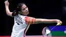 Tunggal putri Indonesia, Gregoria Mariska Tunjung mengembalikan kok ke arah pebulu tangkis Taiwan, Tai Tzu Ying pada babak perempat final Piala Sudirman 2019 di Nanning, China, Jumat (24/5/2019). Kekalahan Gregoria Mariska Tunjung membuat Taiwan menyamakan kedudukan menjadi 1-1. (WANG ZHAO/AFP)