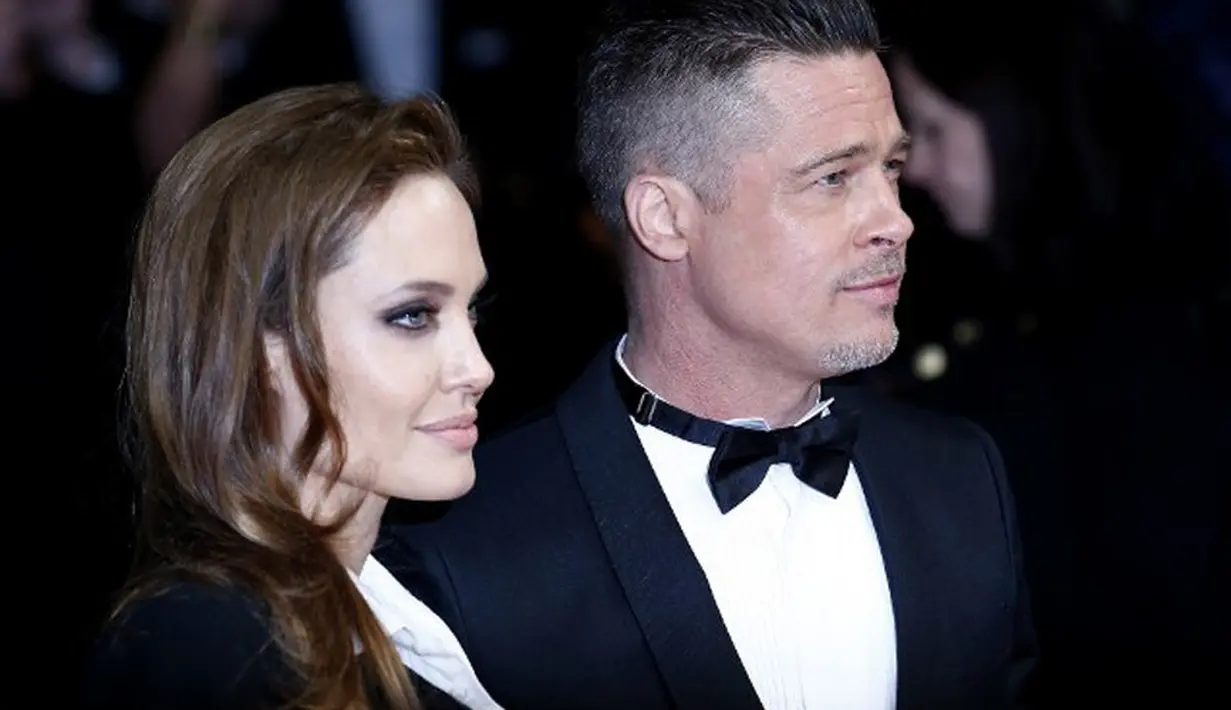 Sepertinya proses perceraian antara Jolie dan Pitt perlahan semakin terjawab dan menemukan jalan keluarnya. Namun untuk mencapai akhir dari masalah ini sepertinya masih harus menunggu waktu yang cukup lama. (AFP/Bintang.com)