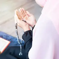 Ilustrasi Membaca Doa Credit: freepik.com