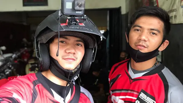 Potret Rizki dan Ridho D'Academy Naik Motor Trail. (Sumber: Instagram/da2_rizki123)
