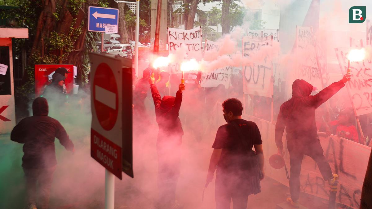 Foto: Ultras Garuda Geruduk Kantor PSSI, Kecewa Berat Timnas Indonesia Gagal ke Piala Dunia