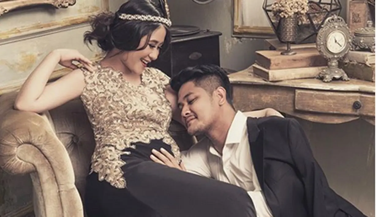 Pasangan Ryana Dea dan Puadin Redi kini sedang menanti kehadiran buah hati. Usia kandungan pesinetron Ryana Dea kini tengah memasuki 36 minggu alias sembilan bulan. (Instagram/ryana_dea)