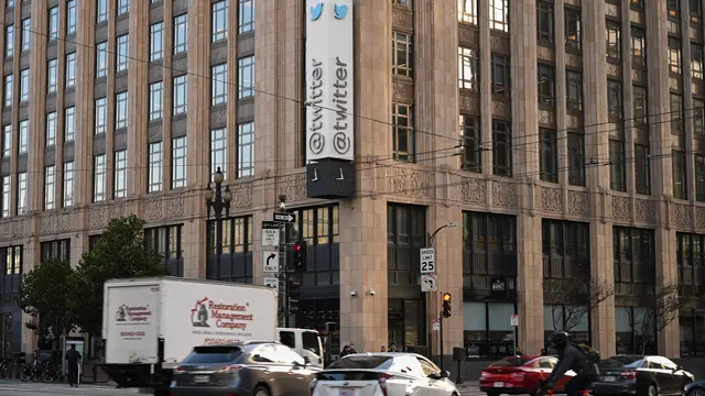Twitter Berhentikan 50 Persen Karyawan