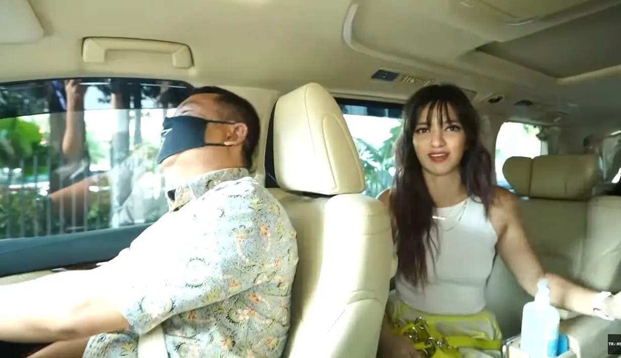Nia Ramadhani dan supirnya Ivan (YouTube)