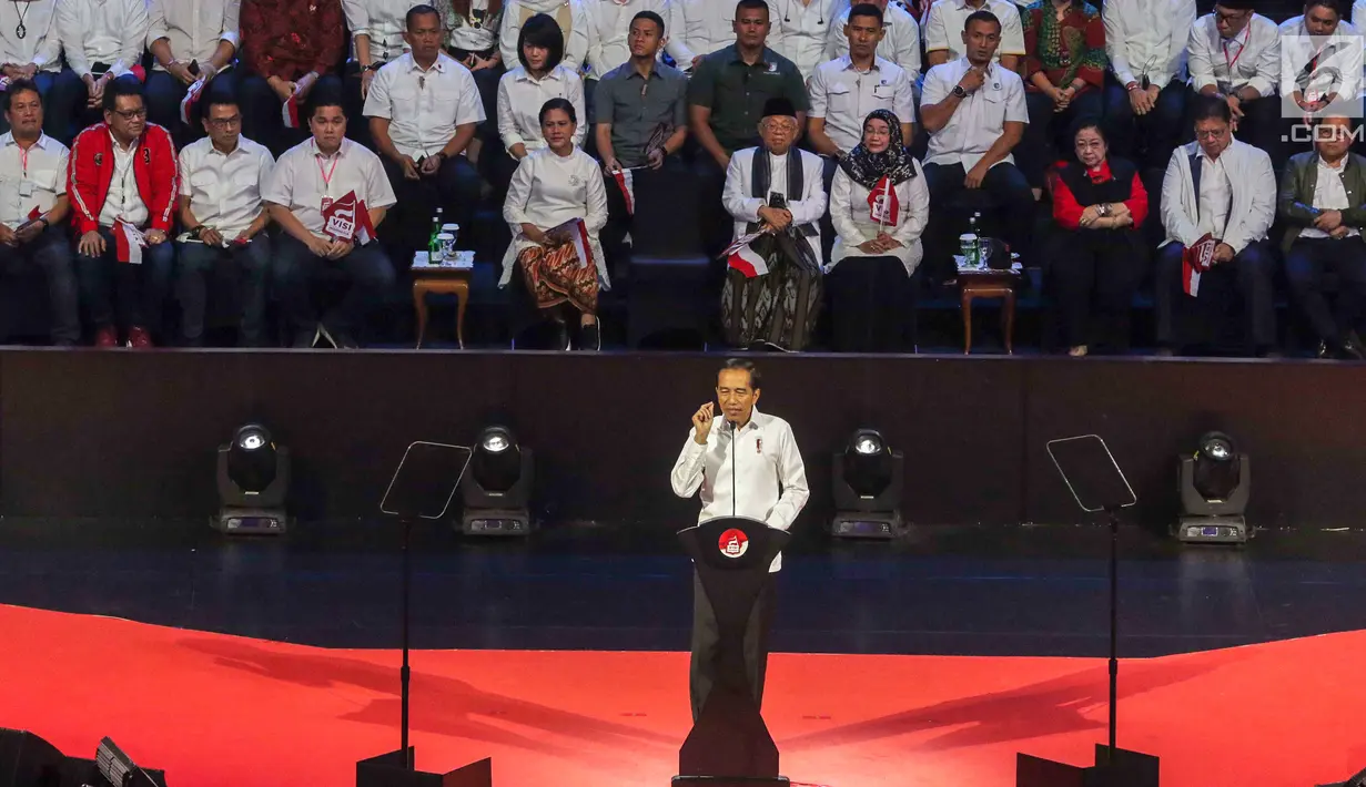 Presiden RI terpilih 2019-2014, Joko Widodo saat menyampaikan pidato Visi Indonesia di SICC, Sentul, Kab Bogor, Jawa Barat, Minggu (14/7/2019). Acara ini dihadiri sejumlah menteri kabinet kerja serta Wakil Presiden terpilih 2019-2024, KH Ma’ruf Amin. (Liputan6.com/Helmi Fithriansyah)