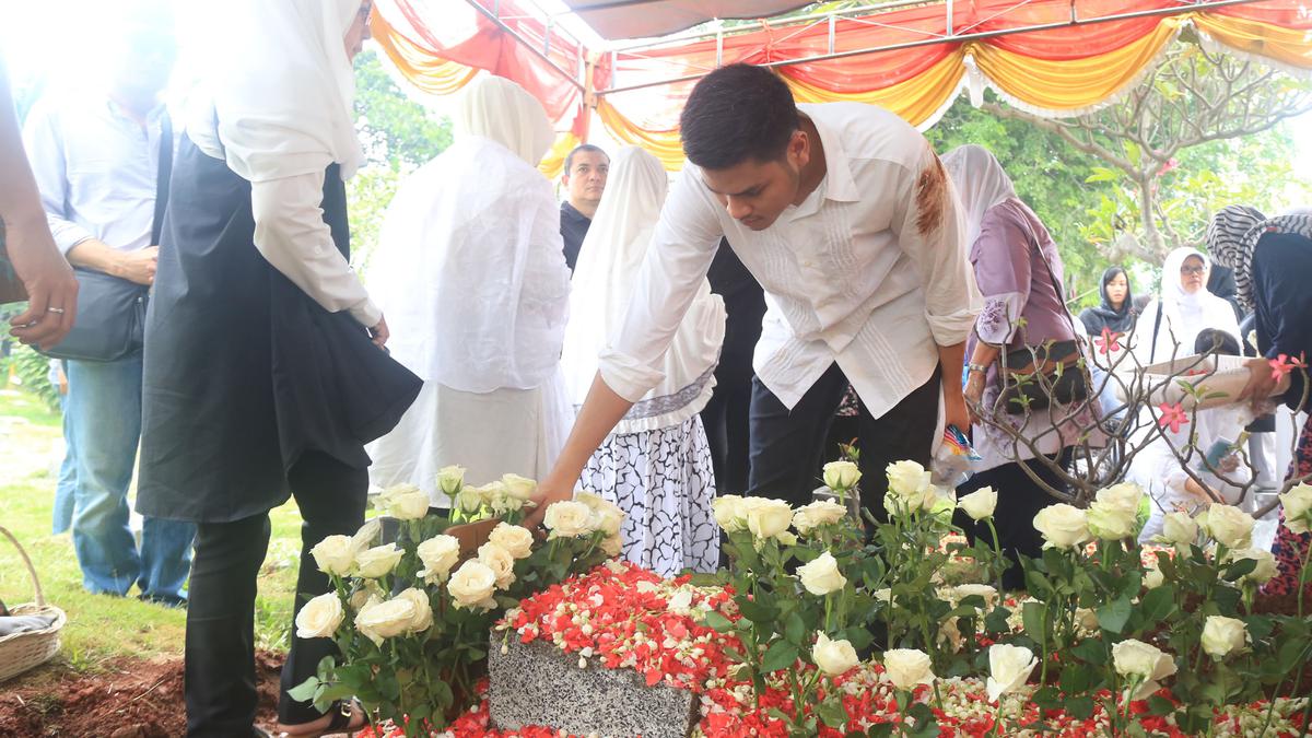 Adik Jatuh dari Lantai 6, Asta RAN Bungkam - ShowBiz Liputan6.com