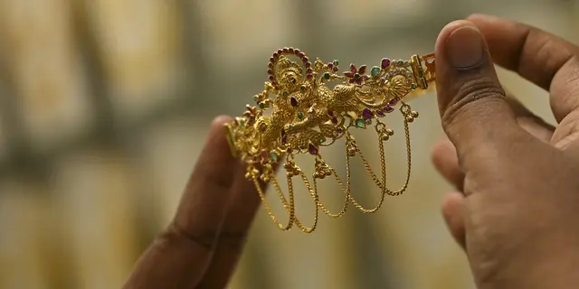Harga Emas 24 Karat Hari Ini di Antam, Pegadaian hingga Hartadinata Abadi