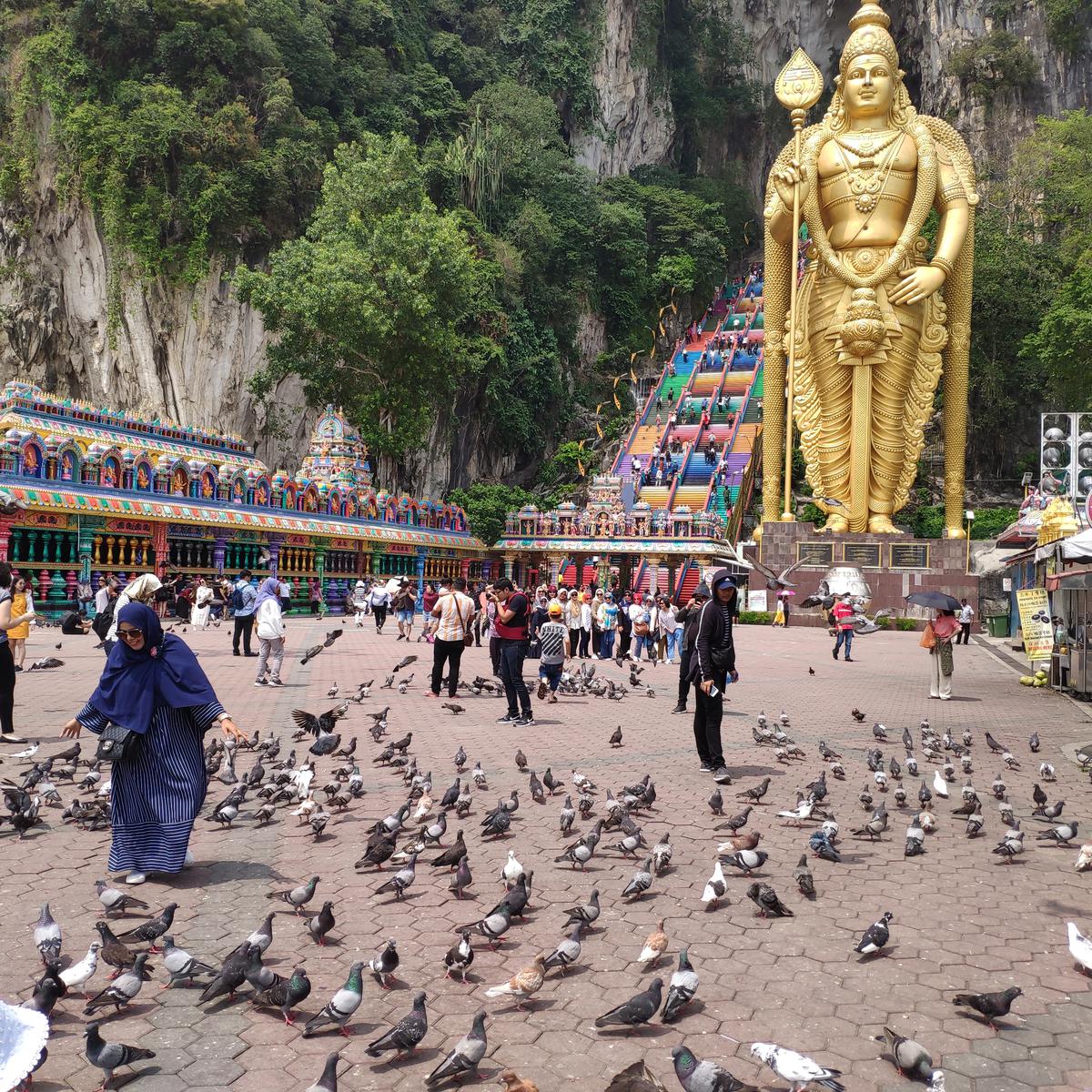 Seruan untuk Tidak Berolahraga di Batu Caves: Ini Adalah Kuil untuk Berdoa - Lifestyle Liputan6.com