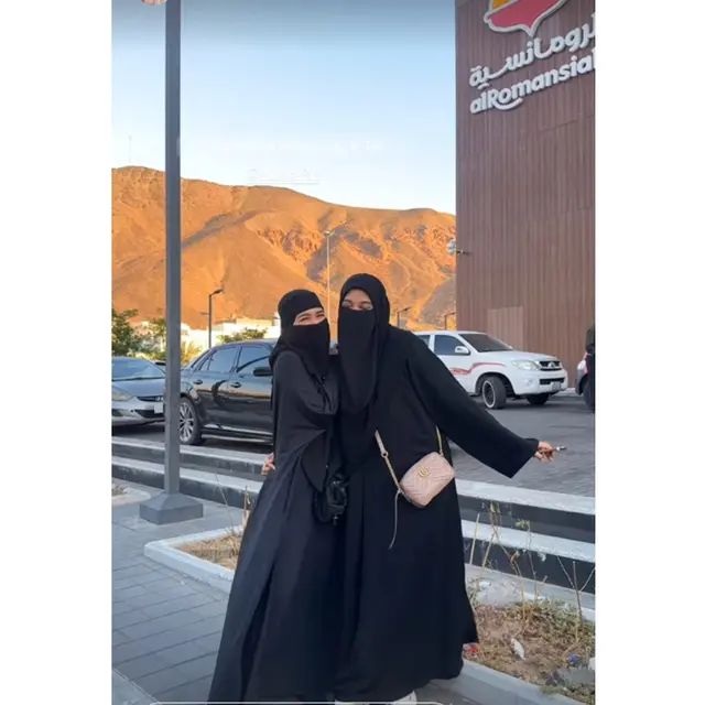 6 Potret Michelle Ziudith Jalani Umrah, Penampilan Pakai Cadar Bikin Pangling
