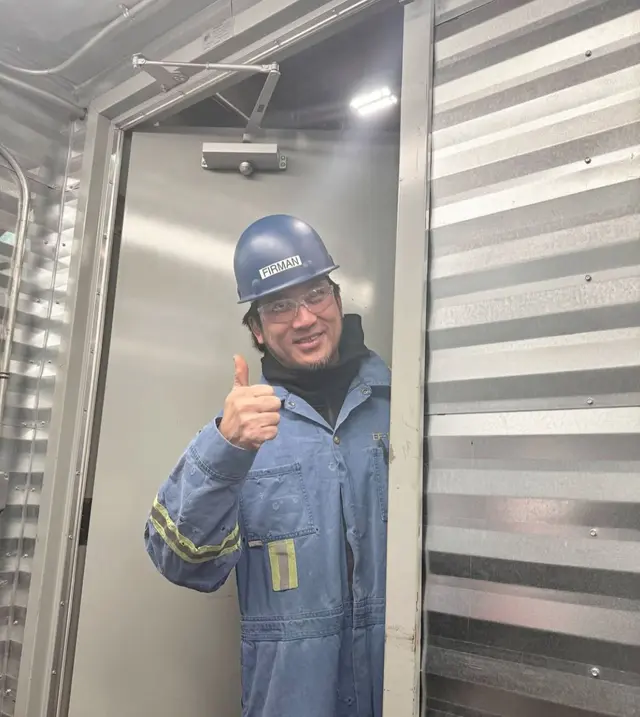 5 Potret Tengku Firmansyah bangga jadi tukang las di Kanada berhelm biru, naik level