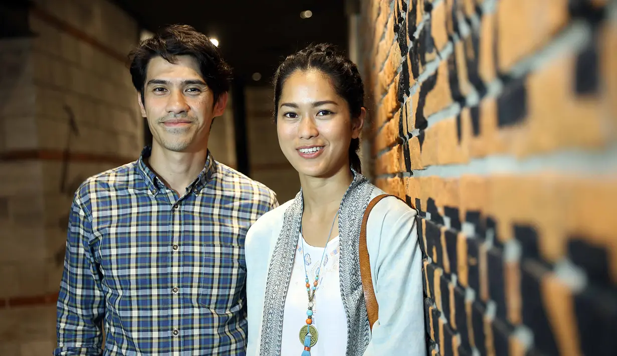Aktris Prisia Nasution mengungkapkan awal ketemu dengan sang suami. Pasangan suami istri ini terlibat dalam penggarapan sebuah film Interchange, yang digarap beberapa tahun silam. (Nurwahyunan/Bintang.com)