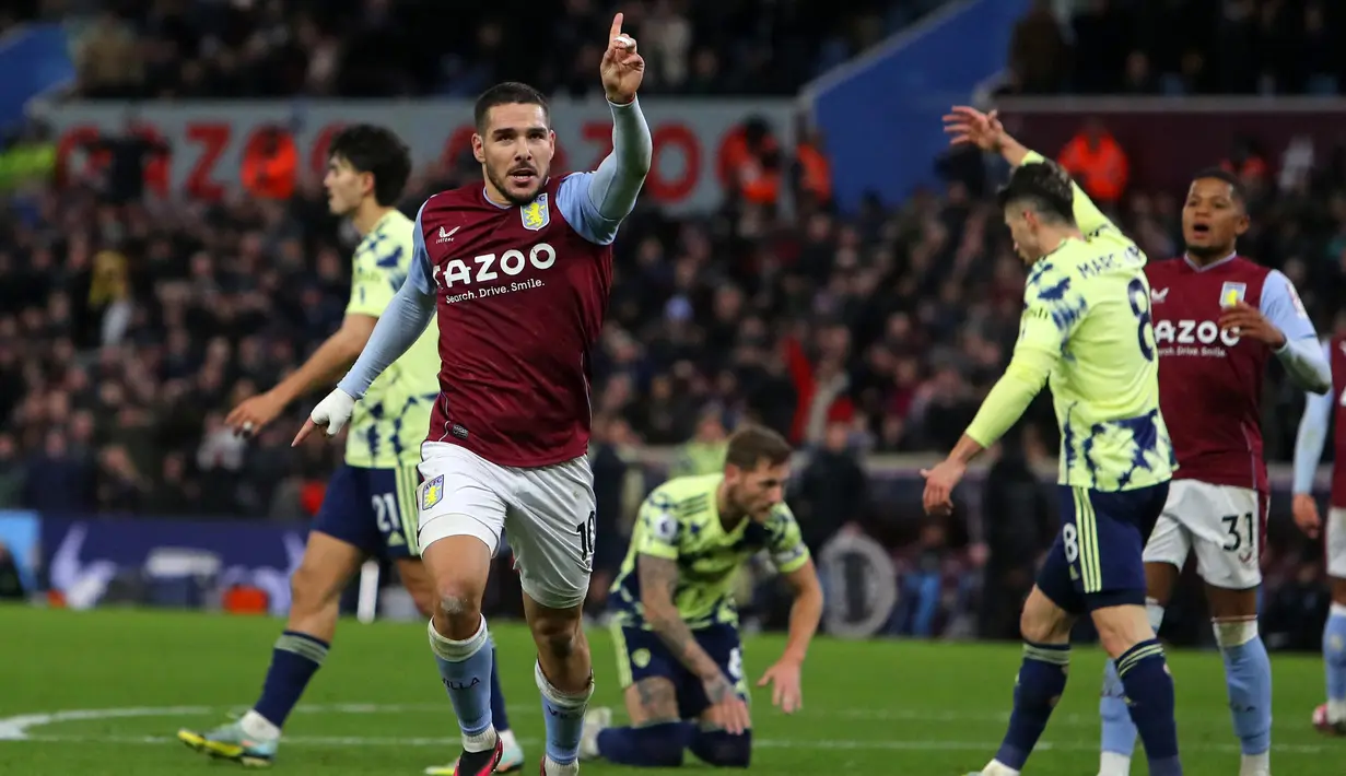 Selebrasi gelandang Aston Villa, Emiliano Buendia setelah mencetak gol ke gawang Leeds United pada laga Liga Inggris 2022/2023 di Villa Park, Birmingham (13/1/2023). Emiliano Buendia yang didatangkan dari Norwich pada awal musim 2021/2022 mampu menyumbang 5 gol dan 2 assist bagi Aston Villa dari 33 laga di Liga Inggris 2022/2023. (AFP/Geoff Caddick)