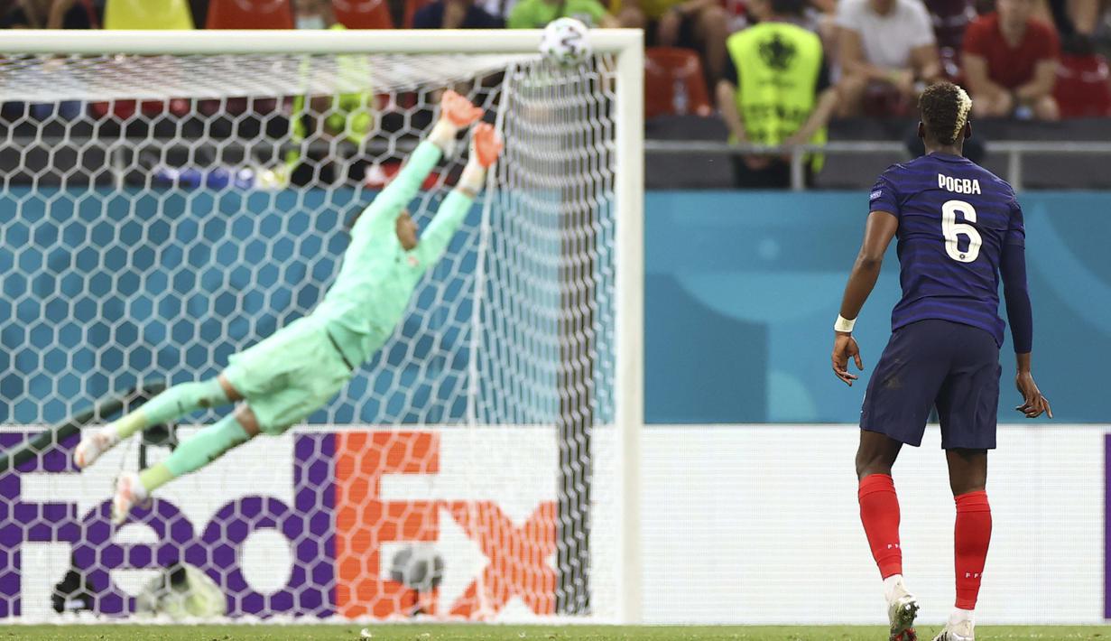 Prancis mengamuk, pada menit ke-75 Paul Pogba mampu menambah keunggulan Tim Ayam Jantan melalui tendangan dari luar kotak pojok kanan atas gawang yang tidak mampu dijangkau Yann Sommer. (Foto: AP/Pool/Marko Djurica)