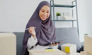 Inilah 7 bisnis yang bisa kamu lakukan dengan modal kecil saat Ramadan. (Foto: Freepik/tirachardz)