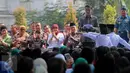 Presiden Jokowi saat menggelar silaturahmi dengan ribuan anggota Paskibraka di halaman belakang Istana Bogor,  Selasa (18/8/2015). Silaturahmi ini berkaitan peringatan kemerdekaan HUT RI ke-70 di Istana Merdeka Jakarta. (Liputan6.com/Faizal Fanani)