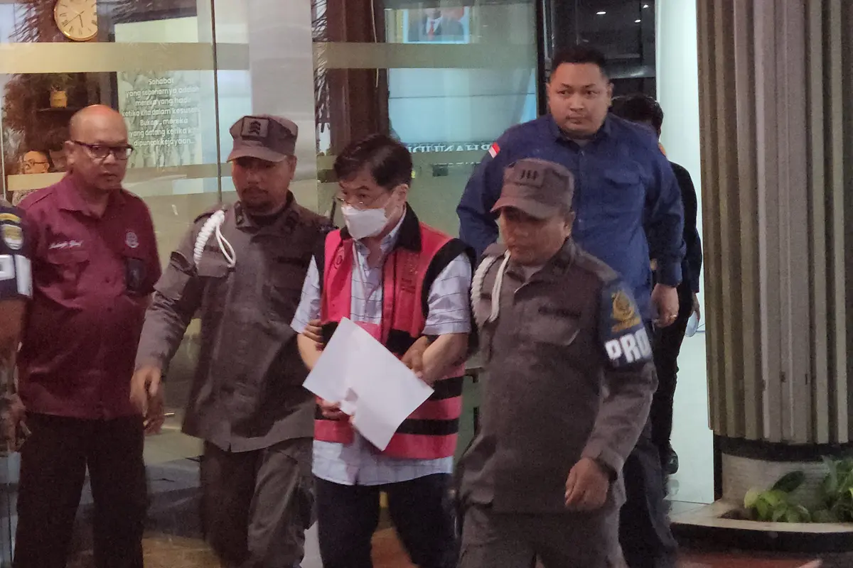 Kejagung menetapkan pengusaha properti asal Surabaya, Budi Said sebagai tersangka atas kasus dugaan korupsi penyalahgunaan wewenang jual - beli logam mulia atau emas PT Antam.
