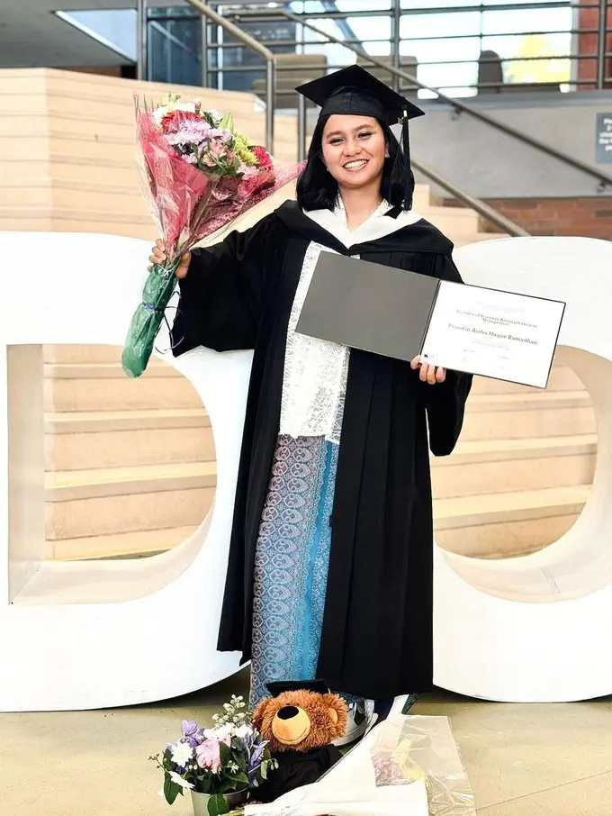 Potret wisuda Pruistin anak sulung Shahnaz Haque (Sumber: Instagram/@shahnaz.haque)