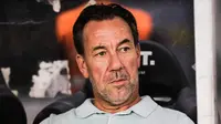 Pelatih PSIM Yogyakarta,&nbsp;Jean-Paul van Gastel saat timnya bertanding melawan Persebaya Surabaya dalam&nbsp;laga pertama BRI Super League 2025/2026, Jumat (8/8/2025). (Bola.com/Abdul Aziz)&nbsp;