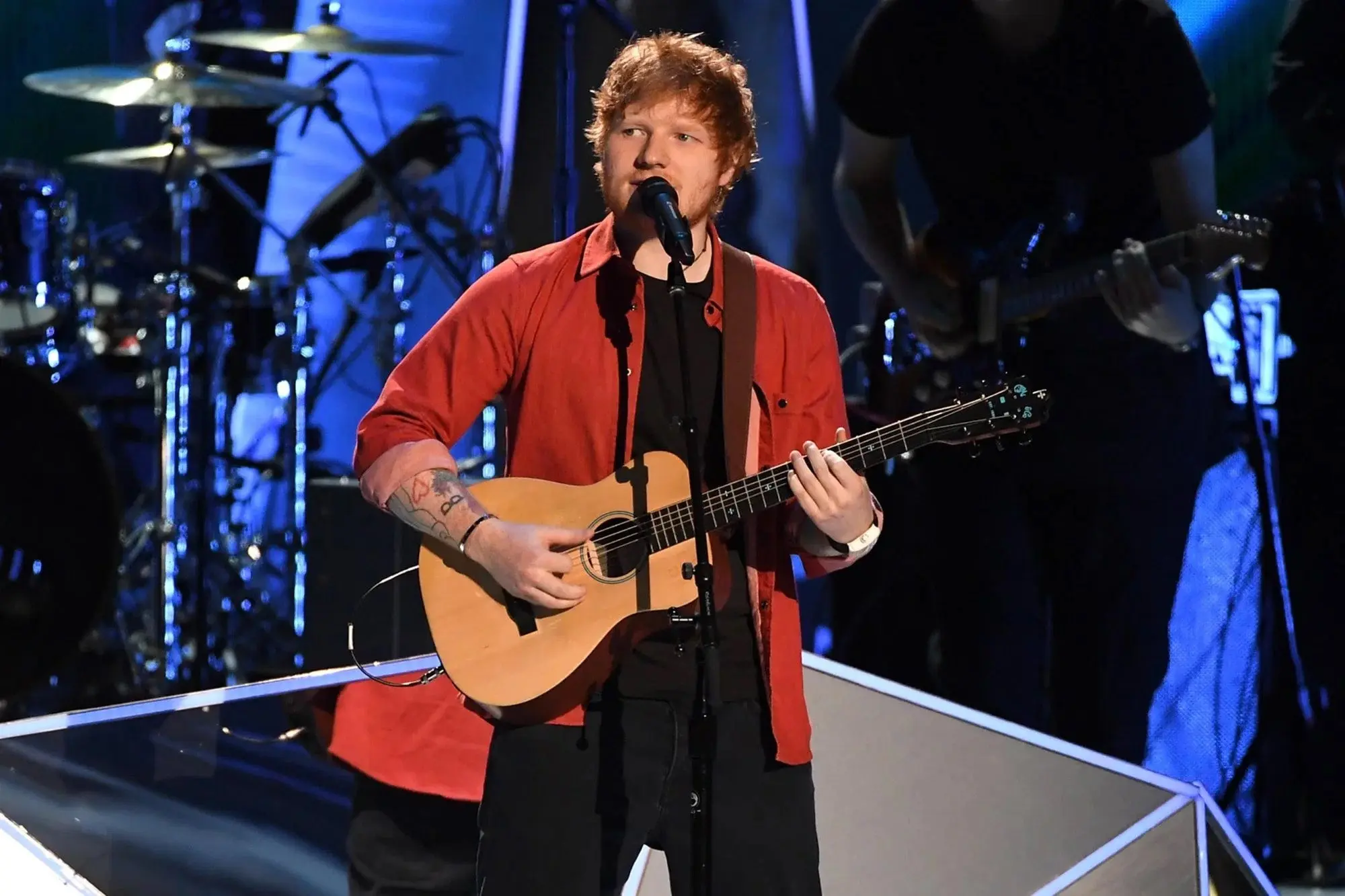Ed Sheeran saat tampil dalam MTV VMA 2017 (Entertainment Weekly/ Kevin Winter/Getty Images)