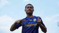 Gelandang Persib Bandung, Dedi Kusnandar. (Bola.com/Erwin Snaz)
