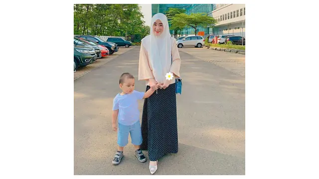 6 Potret Kebersamaan Larissa Chou dan Anaknya yang Bikin Gemas