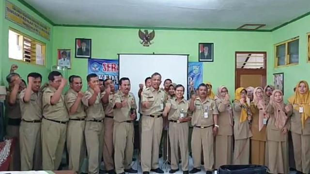 Foto tangkapan layar video dukungan ASN Dinas Pendidikan Purbalingga untuk kelanjutan kepemimpinan Bupati Purbalingga Dyah Hayuning Pratiwi. (Foto: Liputa6.com/Rudal Afgani)