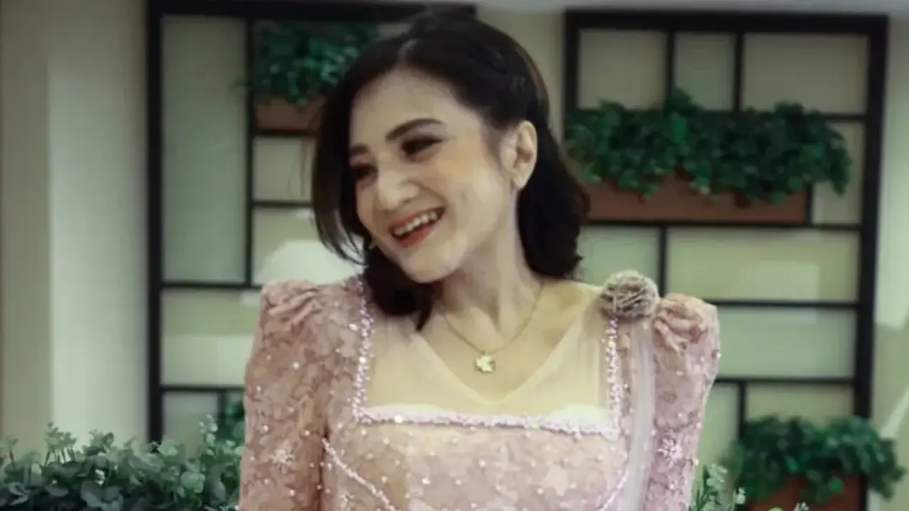 Model Kebaya Kiki Amalia (Instagram kikiamaliaworld)