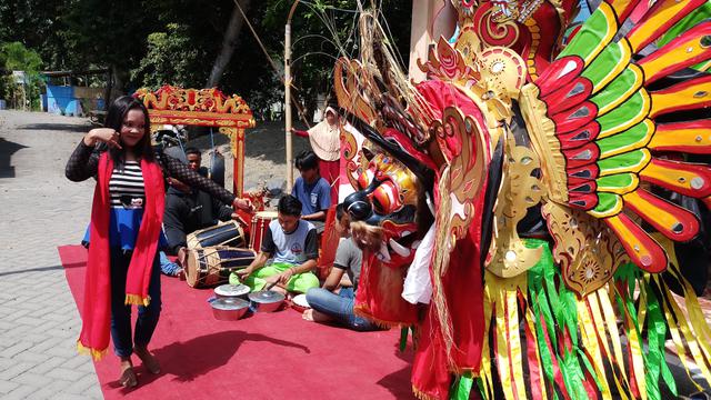 Aktivitas kesenian di sanggar seni milik Mulijono di Banyuwangi. (Foto: Fitri Haryanti/Liputan6.com)