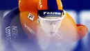 Atlet asal Belanda, Antoinette de Jong, saat beraksi pada nomor 3000 m putri di Kejuaraan Dunia Speed Skating di Thialf ice arena, Heerenveen, Belanda, Minggu (24/1/2021). (AP/Peter Dejong)