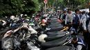 Parkiran motor. (Liputan6.com/Johan Tallo)