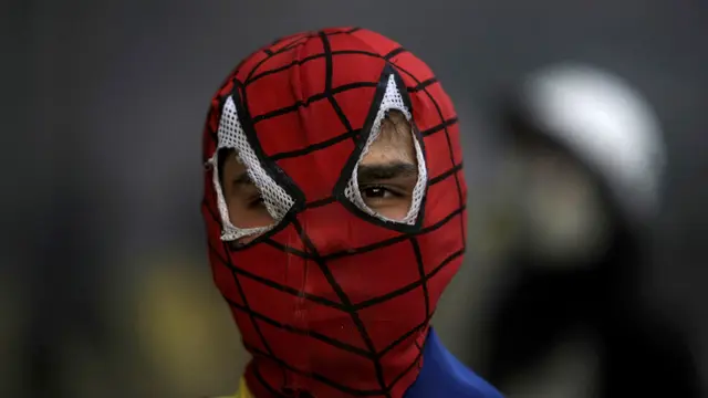 Aneka Penutup Wajah Demonstran Venezuela
