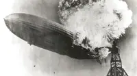Kebakaran kapal udara Hindenburg. (Sumber Wikimedia Commons)