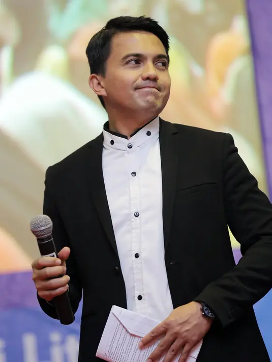 Salah satu kegiatan positif itu tampak saat Sahrul Gunawan ditemui di JCC Senayan, Jakarta Pusat, Jumat (20/4/2018). Artis kelahiran 23 Mei 1976 itu terlihat sedang memandu acara amal untuk Palestina. (Deki Prayoga/Bintang.com)