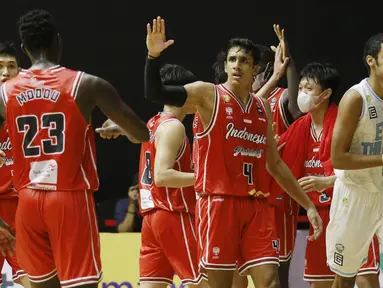 Indonesia Patriots berhasil memetik kemenangan perdana pada laga kedua di Seri 1 IBL 2022 saat menghadapi Evos Thunder yang berlangsung di Hall Basket GBK, Senayan, Jakarta. (Bola.com/M. Iqbal Ichsan)