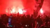 Warga dan Bobotoh Tumpah Ruah ke Jalanan, Konvoi Rayakan Persib Juara BRI Liga 1 2024/2025