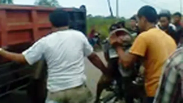 Warga Jepara Mengejar Tersangka Pencuri Uang