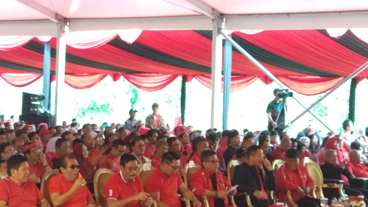 PDIP hijaukan sungai Citarum dengan menanam 222.220 pohon