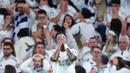 Pemain Real Madrid, Vinicius Junior, tampak kecewa setelah ditaklukkan Bayern Munchen pada laga leg pertama perempat final Liga Champions di Stadion Santiago Bernabeu, Rabu (8/4/2026). (AP Photo/Jose Breton)