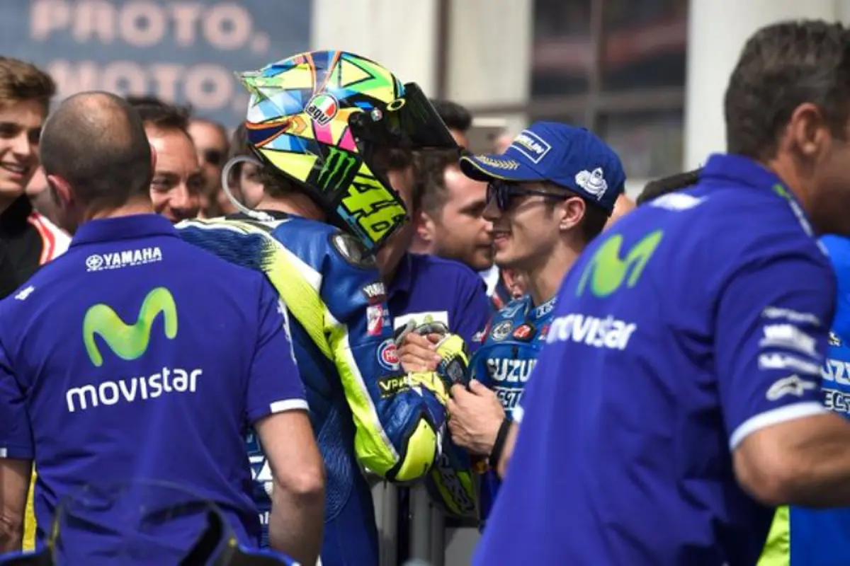 Valentino Rossi (kiri) dan Maverick Vinales