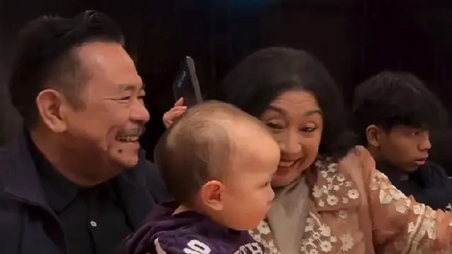 Potret Kyarra Anak Jessica Mila Main Bareng Kakek dan Neneknya (credit: instagram/jesicamila03)